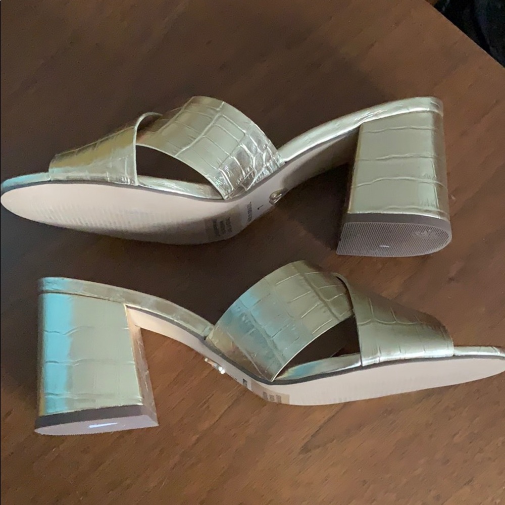 Shoes - Picture 4 of 4